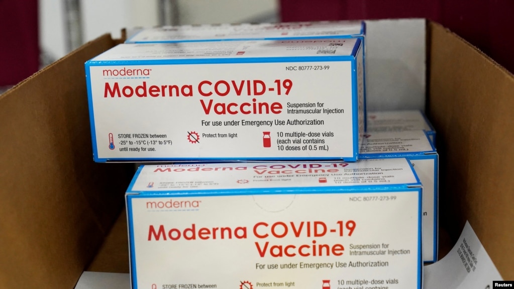 Kotak berisi vaksin Moderna COVID-19 siap dikirim ke pusat distribusi McKesson di Olive Branch, Mississippi, AS 20 Desember 2020. (Foto: Paul Sansya via REUTERS)