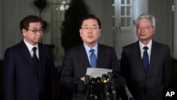 Директор национальной безопасности Южной Кореи Чон Ый Ён, (в центре). Белый дом, Вашингтон 8 марта 2018