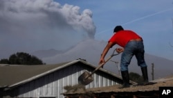 Gran cantidad de ceniza ha caído tras la erupción del Calbuco. 