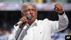 El candidato presidencial mexicano Andrés López Obrador durante un discurso de campaña en Veracruz, México, el 23 de junio de 2018.