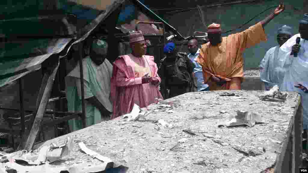 The governor of Chibok (2nd from left) listens while the local education commissioner (far right) recounts the kidnapping of the more than 200 girls from the government secondary school and the subsequent burning of the school, Chibok, Nigeria, April 21, 2014. (Anne Look/VOA)