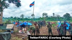 Mampinga ya FARDC na Kididiwe, nsima na kobotola esika eye na ba ADF, na Beni, Nord-Kivu, 12 novembre 2019. (Twitter/FARDC)