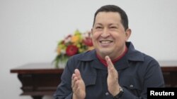 Presiden Venezuela Hugo Chavez menghadiri sidang kabinet di Istana Miraflores, Caracas (Foto: dok). Chavez akan mendaftarkan diri secara resmi sebagai calon presiden Venezuela untuk pemilihan tahun 2012, hari Senin.