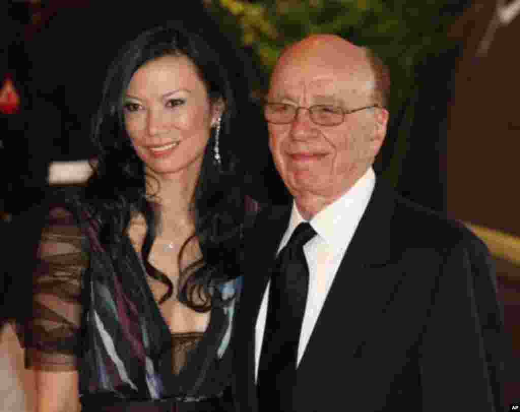 新闻集团首席执行官默多克（Rupert Murdoch）和夫人邓文迪于2010年5月1日参加华盛顿白宫记者协会晚宴。&ldquo;媒体大鳄&rdquo;默多克没有因为娶中国夫人而在中国事业上一帆风顺。