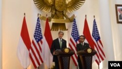 Menteri Luar Negeri AS John Kerry dan Menteri Luar Negeri Marty Natalegawa di Jakarta. (VOA/Andylala Waluyo)