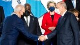 (ARŞİV) Erdoğan ve Biden'ın Roma'da G-20 zirvesi sırasındaki buluşması