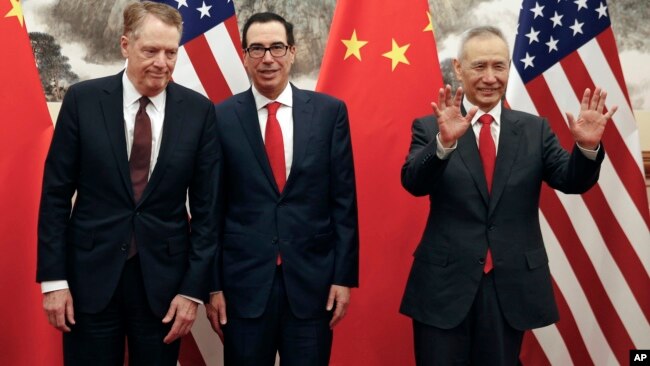 Chinese Vice Premier Liu He, right, gestures as U.S. Treasury Secretary Steven Mnuchin, center, chats with his Trade Representative Robert Lighthizer, left, before they proceed to their meeting at the Diaoyutai State Guesthouse in Beijing, May 1, 2019.