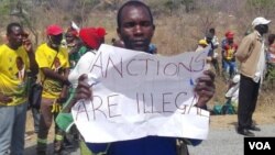 Omunye wabavimbe uNelson Chamisa eManicaland ngoLwesithathu. (Photo: VOA)