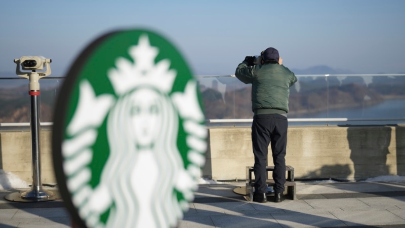 กาแฟดำวิวโสมแดง: ‘สตาร์บัคส์’ เปิดสาขาใหม่ใกล้ชายแดนเกาหลีเหนือ!