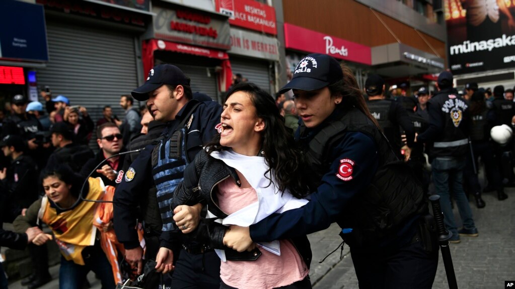 1 Maji shënohet me protesta në mbarë globin