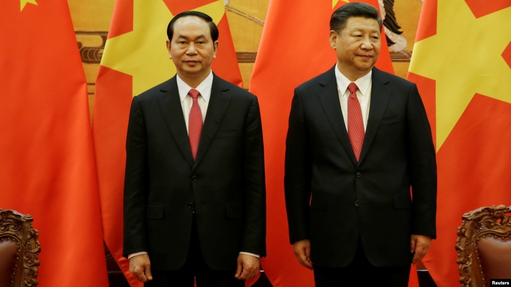 Chủ tịch Việt Nam Trần Đại Quang và Chủ tịch Trung Quốc Tập Cận Bình gặp mặt tại Đại lễ đường nhân dân Trung Quốc hôm 11/5. 