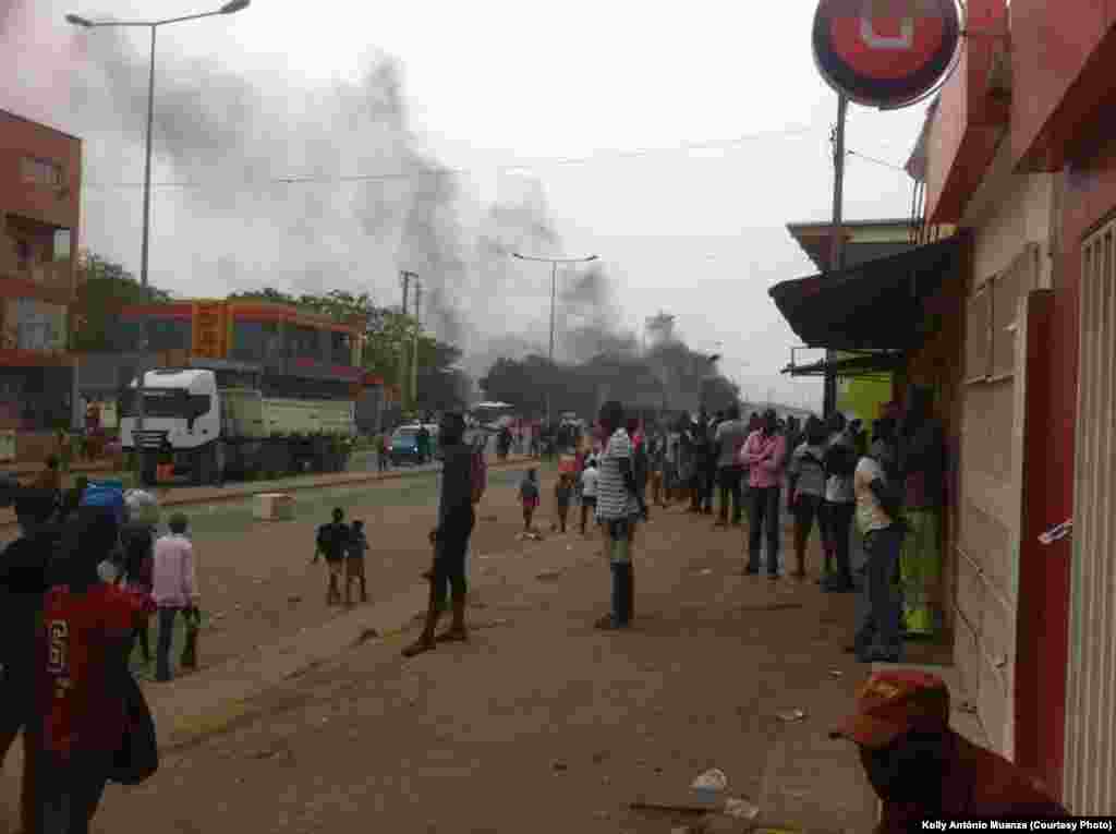 Greve taxistas em Luanda, Hoji Ya Henda Mabor General, foto de Kolly António Muanza. Luanda, Angola, 5 Out. 2015