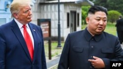 Ông Trump và ông Kim trong cuộc gặp năm ngoái.