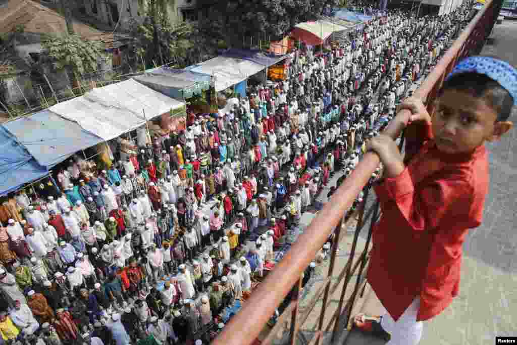 اس موقع پر سکیورٹی کے انتہائی سخت انتظامات کیے گئے اور ہزاروں اہلکاروں کو تعینات کیا گیا۔