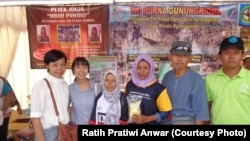 Ratih Pratiwi Anwar (paling kiri) bersama TKI purna yang didampingi (courtesy: Ratih Pratiwi Anwar)