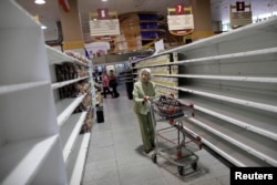 People buy food and other staple goods inside a supermarket in Caracas, Venezuela, July 25, 2017.