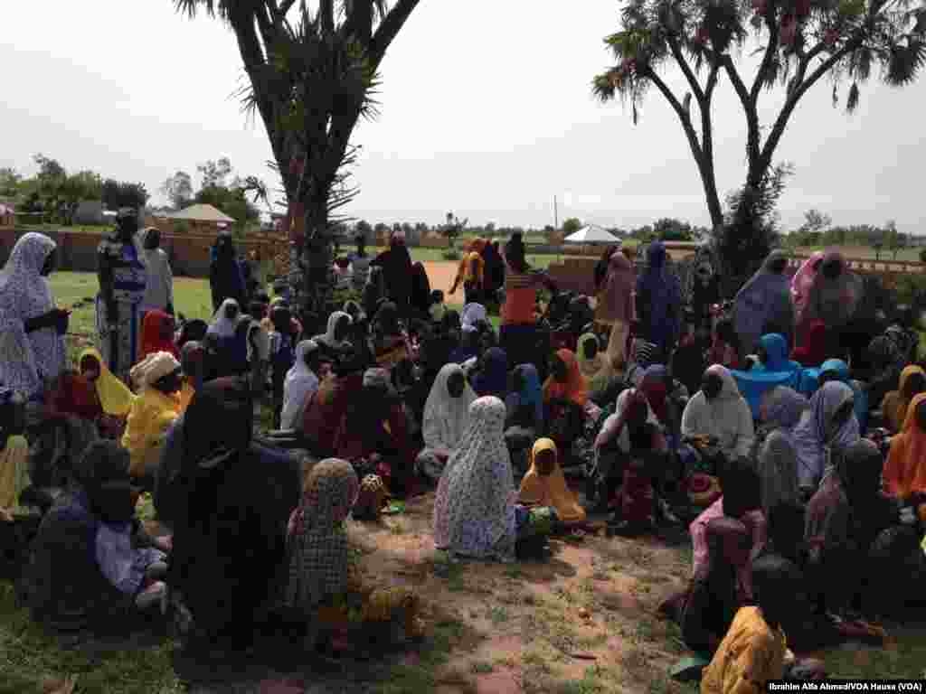Yawancin 'yan gudun jihiran daga jihohin Borno da Yobe suka fito yayin da wasu da dama sun fito ne daga wasu sassan Adamawa kamar daga kananan hukumomin Madagali da Michika, Yuni 3, 2014.