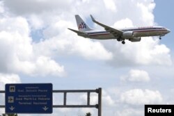 Un avión de American Airlines se prepara para aterrizar en La Habana. Sep. 19, 2015.