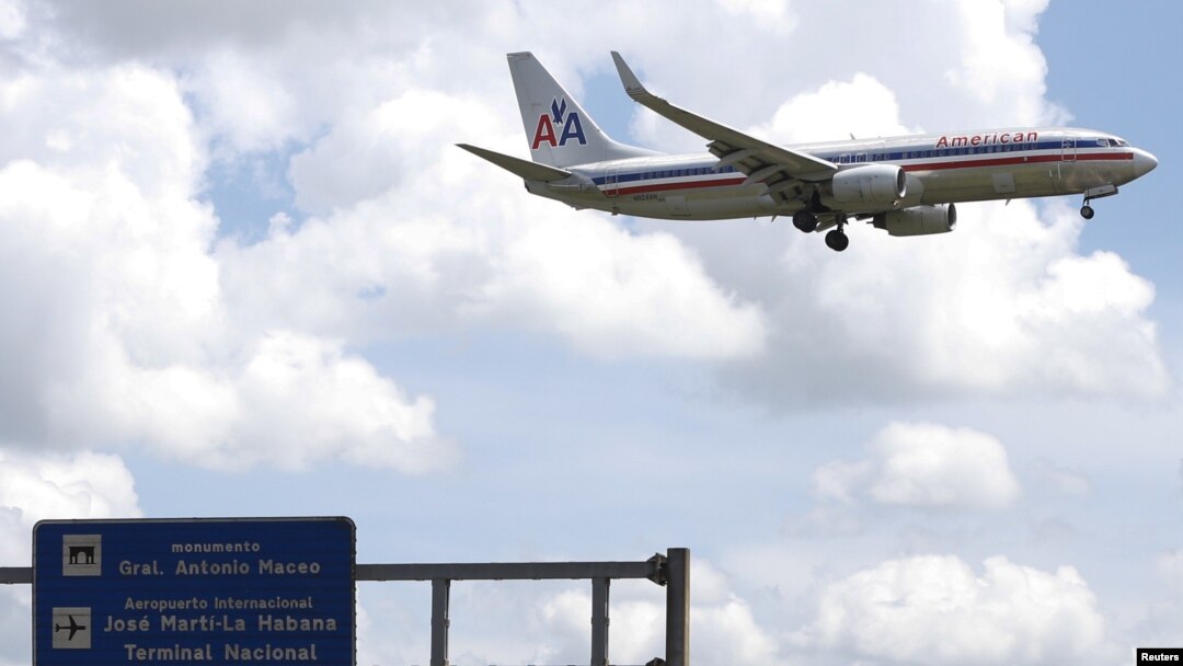 Sebuah pesawat maskapai American Airlines siap mendarat di bandara Jose Marti di Havana, Kuba (foto: dok). 