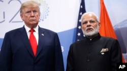 امریکہ کے صدر ڈونلڈ ٹرمپ اور بھارت کے وزیر اعظم نریندر مودی کی جی سیون اجلاس کے موقع پر ملاقات ہوئی ہے — فائل فوٹو