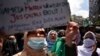 Des milliers de manifestants dans les rues d'Alger 