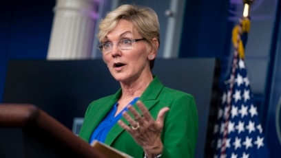 Bộ trưởng năng lượng Mỹ Jennifer Granholm phát biểu trong một cuộc họp báo tại Tòa Bạch Ốc vể trả tiền chuộc cho tin tặc, ngày 11/5/2021.