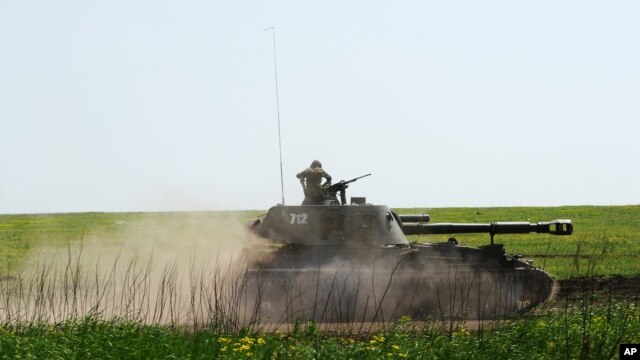 Rusia ha provisto desde hace mucho tiempo armas y equipo militar a Siria según contratos existentes, dijo vocera rusa.