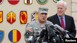 Komandan pangkalan militer AS di Fort Hood, Texas, Letnan Jenderal Mark Milley memberikan penjelasan kepada media, Kamis (3/4). 