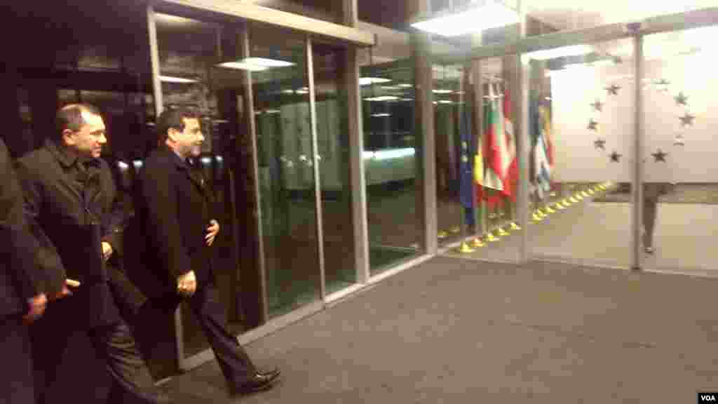 ورود عباس عراقچی به دفتر اتحادیه&zwnj;ی اروپا در ژنو برای دیدار با همتایانش در گروه پنج بعلاوه یک - عکس از نيلوفر پورابراهيم، خبرنگار صدای آمريکا