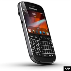 BlackBerry 100 Dolar’la Müşterilerini Koruyabilecek mi?