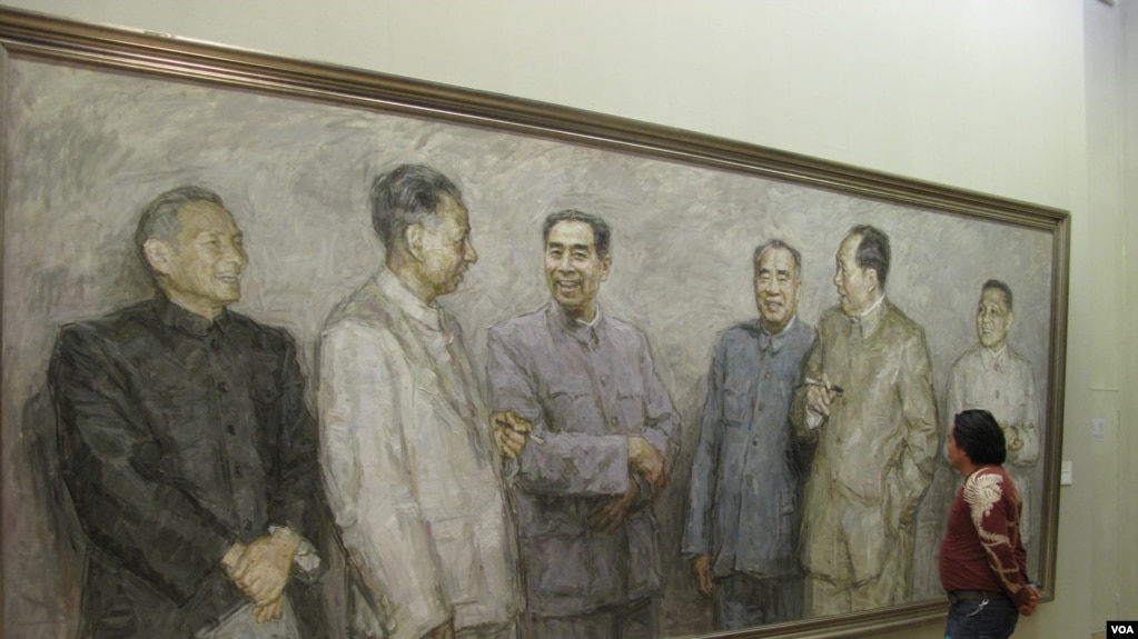 资料照：中共文革前政治局常委的肖像画，右起：邓小平、毛泽东、朱德、 周恩来、刘少奇、陈云。(photo:VOA)
