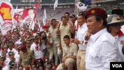 Kandidat presiden dari Partai Gerindra, Prabowo Subianto, pada kampanye di Stadion Gelora Bung Karno, Jakarta (23/3). (VOA/Andylala Waluyo)