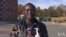 Un électeur d’origine africaine votant pour la première fois.