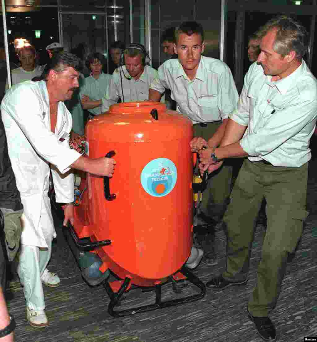 Georg Hainzl is brought to a hospital inside a pressure chamber, July 26, 1998. Hainzl, who had been trapped in a collapsed mine in the village of Lassing, Austria, for 10 days, was pulled out from 60 meters underground in remarkably good health. (Reuters)