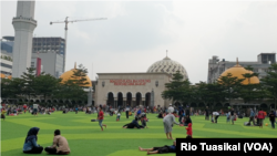 Masjid Raya Bandung Jawa Barat pada Juni 2019. (VOA/Rio Tuasikal)