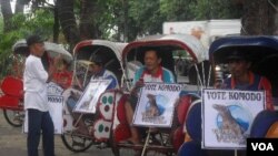 Tukang becak di Solo berkampanye untuk memberi dukungan Komodo sebagai bagian dari 'Tujuh Keajaiban Dunia' (foto: dok).