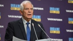 Kepala kebijakan luar negeri Uni Eropa Josep Borrell memberikan konferensi pers di Kyiv, Ukraina (1/10). 