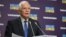 Kepala kebijakan luar negeri Uni Eropa Josep Borrell memberikan konferensi pers di Kyiv, Ukraina (1/10). 