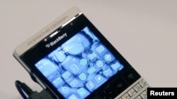 La Blackberry Porsche, un celular de lujo presentado el pasado mes de mayo en Orlando, es el modelo más novedoso de RIM hasta la fecha.