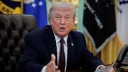  دونالد ترامپ، رئیس جمهوری آمریکا مشغول پاسخ به سوالات خبرنگاران در کاخ سفید - سه‌شنبه ۱۱ فروردین ۱۴۰۵