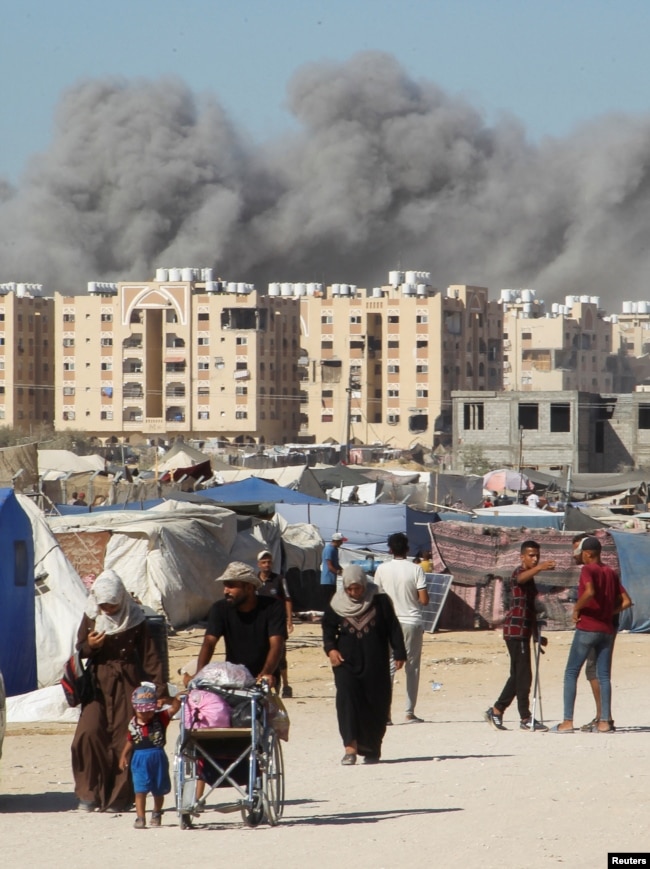 Smoke rises following an Israeli strike on a residential building in Khan Younis, in the southern Gaza Strip, on Aug. 16, 2024.