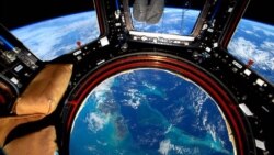 Kepulauan Bahamas terlihat dari jendela wahana antariksa NASA, 26 Desember 2015.