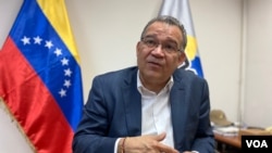 El rector principal del poder electoral Enrique Márquez en conversación con la Voz de América en Caracas, el 12 de mayo de 2021.