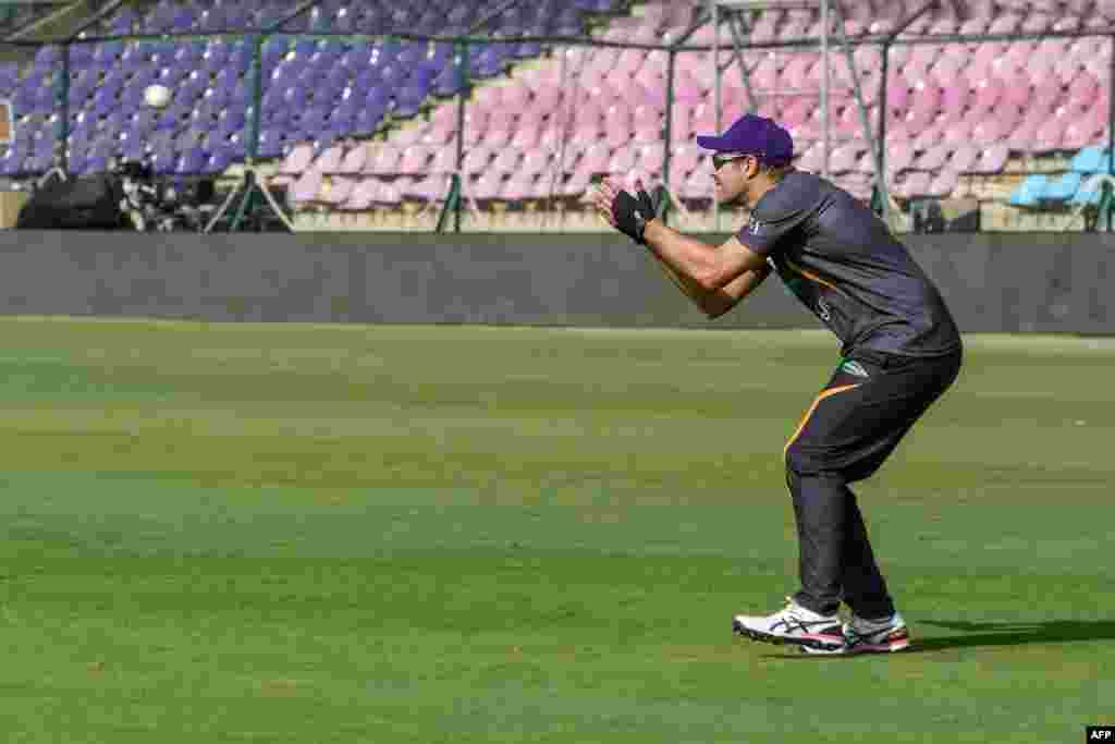 پی ایس ایل کھیلنے والے غیر ملکی کھلاڑی بھی پاکستان پہنچ سکے ہیں اور اپنی ٹیموں کے ہمراہ پریکٹس سیشنز میں مصروف نظر آ رہے ہیں۔