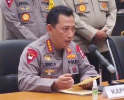 Kapolri Jenderal (Pol) Listyo Sigit Prabowo saat memberikan keterangan pers terkait peristiwa penyerangan Mabes Polri, Rabu 31 Maret 2021. (Foto: VOA)