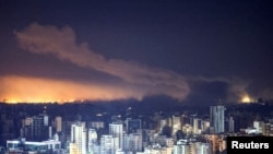 이스라엘군 공격으로 레바논 베이루트 교외 지역에서 연기가 피어오르고 있다, (자료사진)