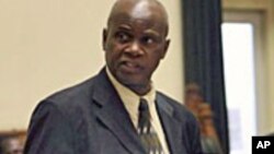 កីឡាករ​ហ្វឹកហាត់​នៅ​ស្តាត​ក្នុង​ស្រុក​មួយ​នៅ​ក្រុង Stavropol ភាគ​ខាង​ត្បូង​នៃ​ប្រទេស​រុស្ស៊ី។ ក្រសួង​កីឡា​របស់​រុស្ស៊ី​និយាយ​ថា ខ្លួន​បើក​ទូលាយ​សម្រាប់​សហប្រតិបត្តិការ​ជាមួយ​នឹង​ទីភ្នាក់ងារ​ប្រឆាំង​ការ​ប្រើប្រាស់​ថ្នាំ​កម្លាំង​ដើម្បី​លុប​បំបាត់​ចោល​នូវ​ភាព​មិន​ប្រក្រតី ដែល​ប្រព្រឹត្ត​ដោយ​អង្គការ​ប្រឆាំង​ការ​ប្រើប្រាស់​ថ្នាំ​កម្លាំង​របស់​រុស្ស៊ី និង​មន្ទីរ​ពិសោធន៍​ដែល​ទទួល​ស្គាល់​ដោយ​ក្រសួង​នេះ។ កាលពី​ថ្ងៃច័ន្ធ របាយការណ៍​របស់​គណៈកម្មាការ​ប្រឆាំង​ការ​ប្រើប្រាស់​ថ្នាំ​កម្លាំង បាន​ចោទ​ប្រកាន់​ពី​អំពើ​ពុករលួយ​នៅ​ក្នុង​ប្រទេស​រុស្ស៊ី។