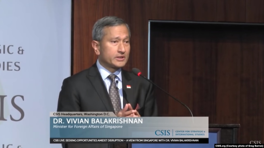 Ngoại trưởng Singapore Vivian Balakrishnan phát biểu tại một sự kiện ở Trung tâm Nghiên cứu Chiến lược và Quốc tế ở Washington hôm 15/5. Ông kêu gọi Mỹ cho Trung Quốc có tiếng nói nhiều hơn trong việc định hình các quy tắc toàn cầu. (Ảnh chụp từ video trên CSIS.org)