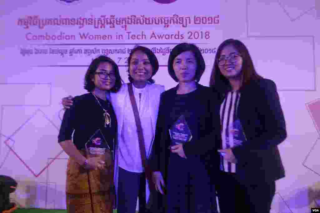 Three women in tech are awarded in &ldquo;Cambodia Women in Tech 2018&rdquo; Award and Keo Kounila, Managing Director of Redhill. From the left, Chan Penhleak received Cambodian Woman ICT For Community Award, Fat Si Em, Transport Planning &amp; Optimization Manager, received an anward of Cambodian Woman​ ICT Engineer Award and Long Leakhena, co-founder of Joonaak Delivery, received an award of Cambodian Woman ICT Entrepreneur Award. (Tum Malis/VOA Khmer)