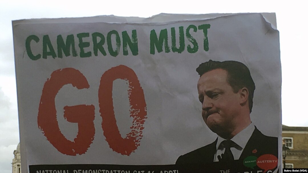 Para pengunjuk rasa menuntut PM Inggris David Cameron untuk mundur terkait skandal Panama Paper. London, Inggris.